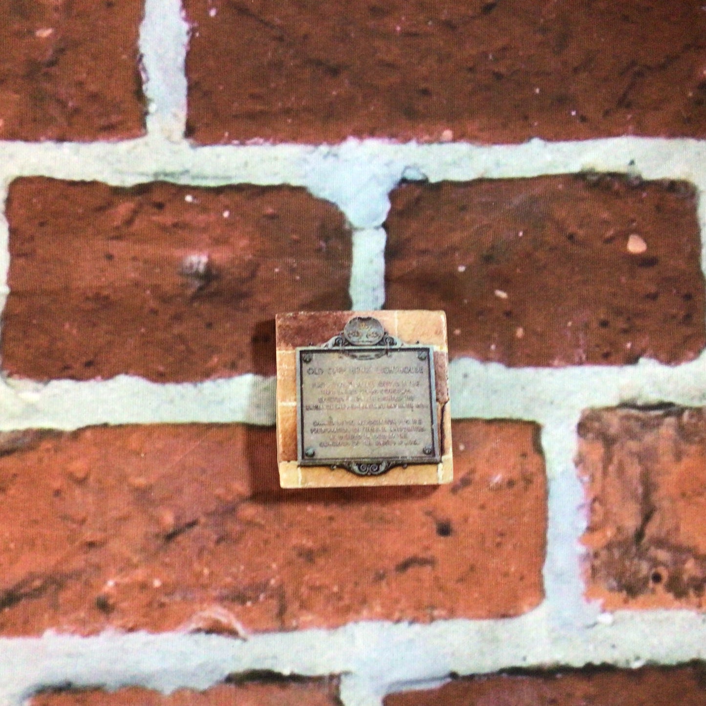 MAGNET, PLAQUE